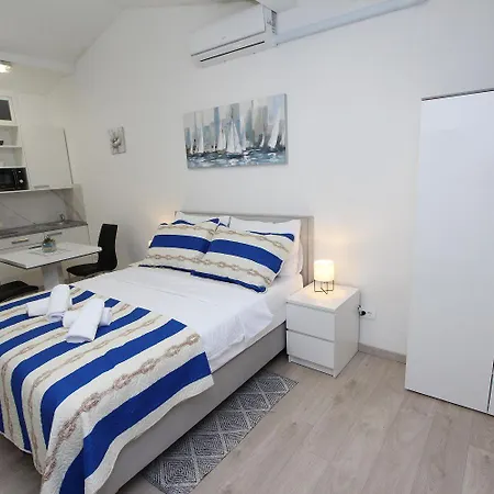 Idyllisches Studio-apartment Nur 600 Meter Zum Mit Parkplatz, Wifi, Klima Appartamento *