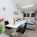 Appartement Idyllisches Studio-apartment Nur 600 Meter Zum Mit Parkplatz, Wifi, Klima Rovinj