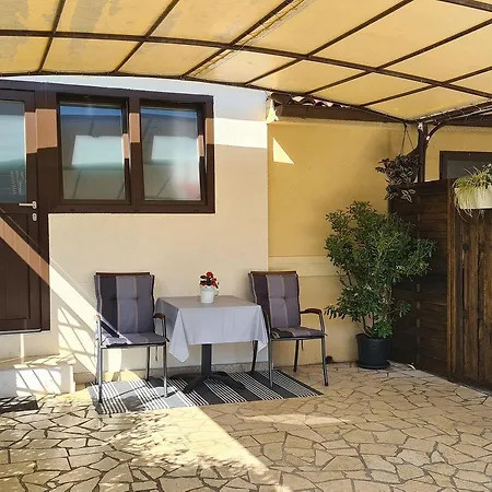 Idyllisches Studio-apartment Nur 600 Meter Zum Mit Parkplatz, Wifi, Klima