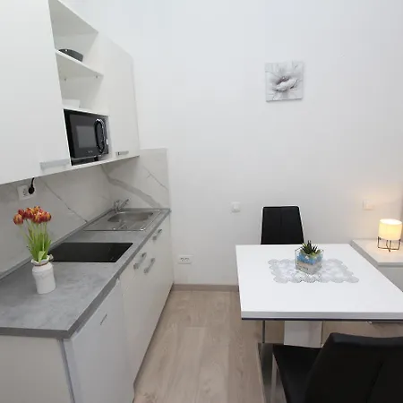 Idyllisches Studio-apartment Nur 600 Meter Zum Mit Parkplatz, Wifi, Klima * Rovinj