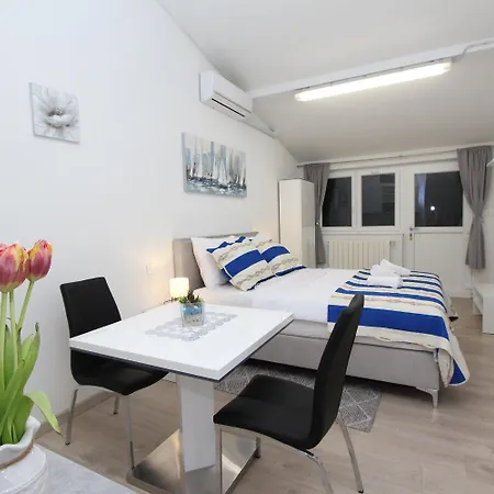 Lägenhet Idyllisches Studio-apartment Nur 600 Meter Zum Mit Parkplatz, Wifi, Klima Rovinj