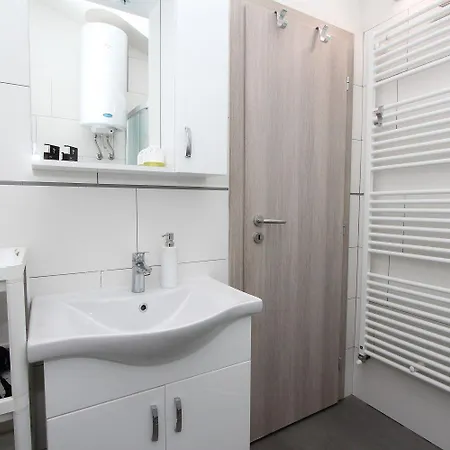 Lägenhet Idyllisches Studio-apartment Nur 600 Meter Zum Mit Parkplatz, Wifi, Klima *